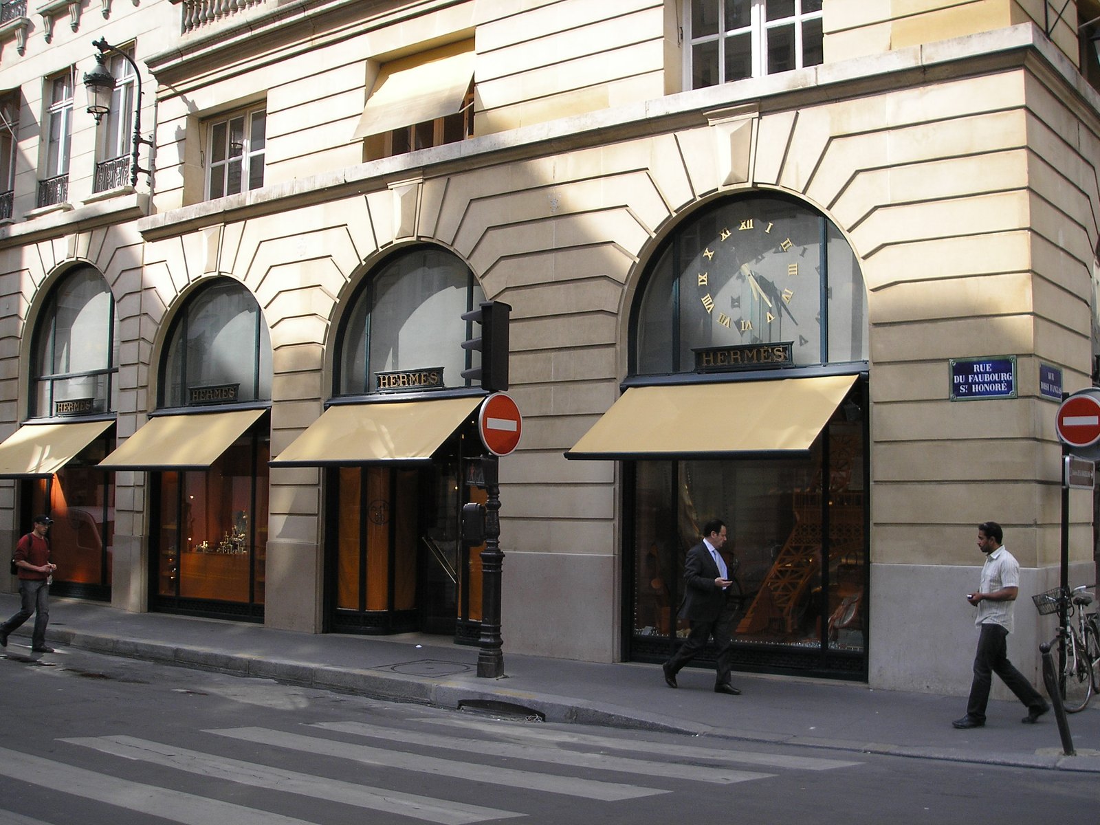 パリ、フォーブル・サントノーレ通りのエルメス本店の外観(2006年)